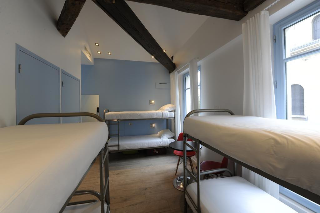 Hostel The 3 Ducks Eiffel Tower By Hiphophostels Paris