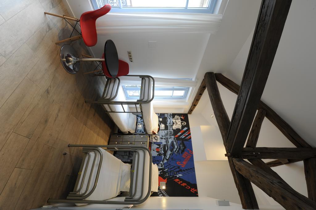 Albergue The 3 Ducks Eiffel Tower By Hiphophostels *
