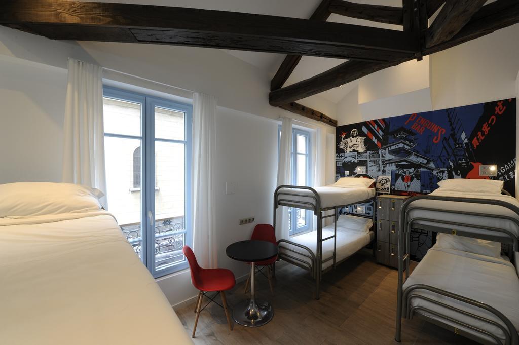 Albergue The 3 Ducks Eiffel Tower By Hiphophostels *